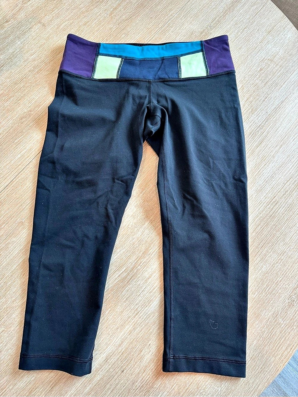 lululemon Groove Crop Color Block Cropped Leggings Black & Purple-Preloved